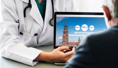 Patienten behandeln via Druckkammer für Hyperbare Sauerstofftherapie
